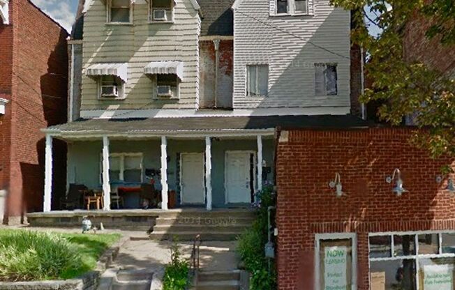 *** Apartments in South Oakland * Pet Friendly * Spacious & Renovated * Walk to Pitt * Available Now * Tour Today ***