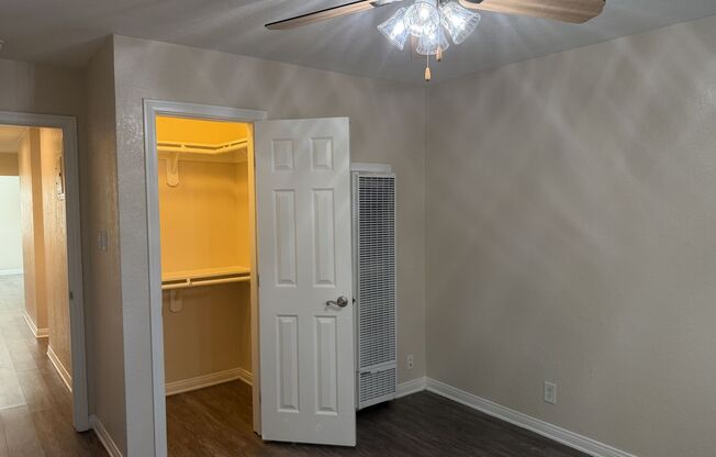 2 beds, 1 bath, 915 sqft, $2,580, Unit 5002A