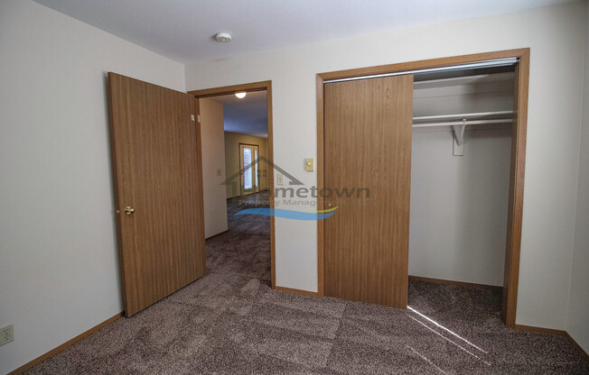 2 beds, 1 bath, 960 sqft, $1,200, Unit H2