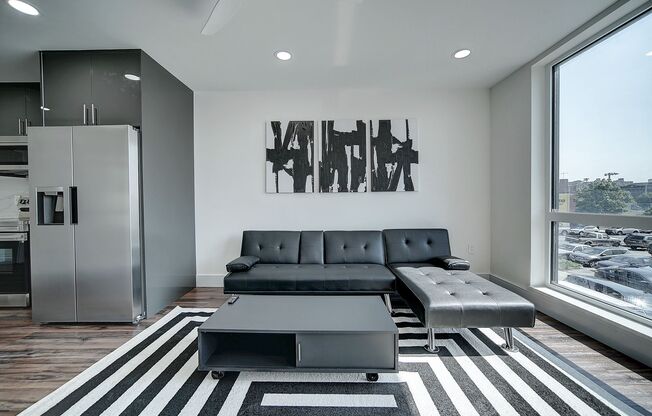 2 beds, 2 baths, 842 sqft, $2,300, Unit 524