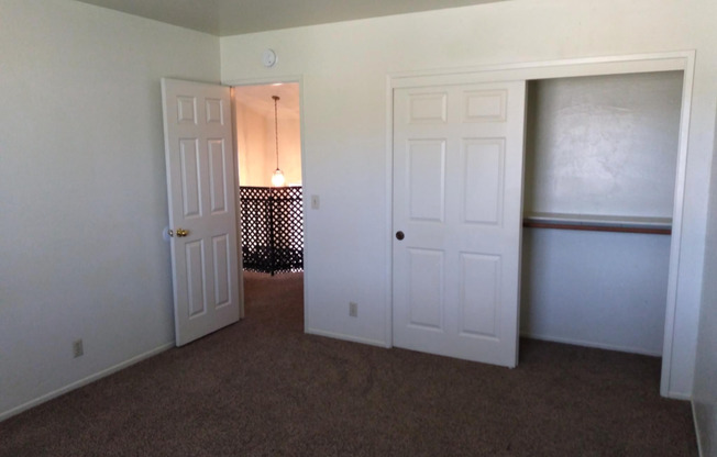 2 beds, 2 baths, 1,065 sqft, $1,700, Unit 16319 Siskiyou Rd - B