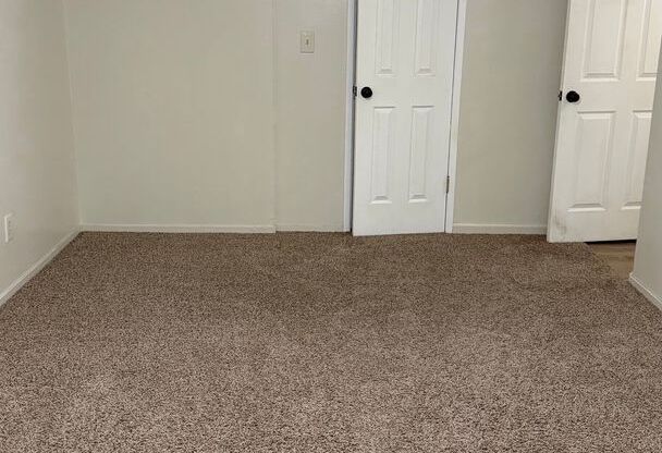 3 beds, 1.5 baths, 1,390 sqft, $2,300