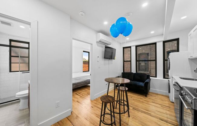 2 beds, 1 bath, 450 sqft, $3,238, Unit 9