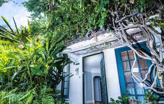 1002-1012 1/2 N. Sweetzer Ave.