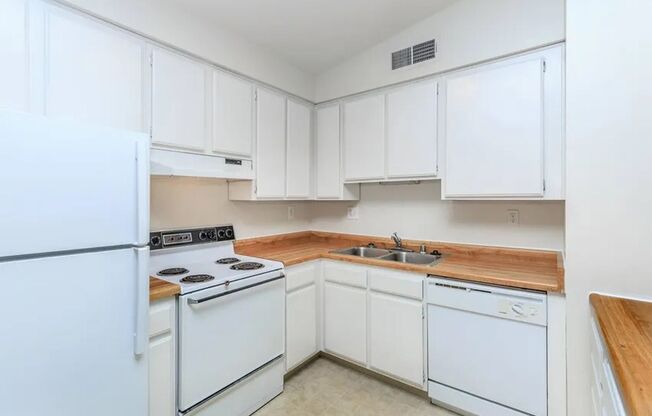 2 beds, 1 bath, 984 sqft, $1,675, Unit 135