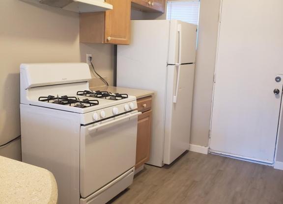 2 beds, 1 bath, 1,100 sqft, $1,475