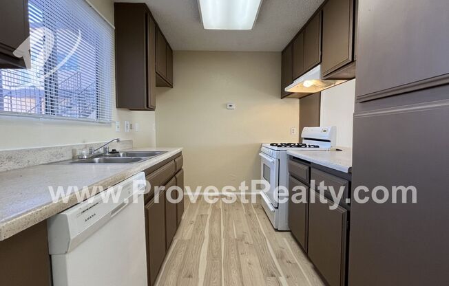 2 beds, 1 bath, $1,300, Unit Unit 10