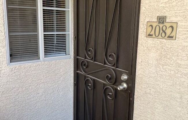 Great Upstairs Condo W/ Garage Located in Summerlin Area