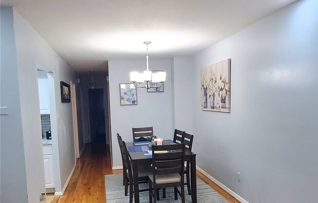 3 beds, 1.5 baths, 900 sqft, $3,000, Unit 2F