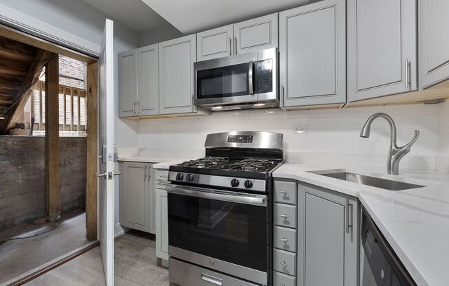 2 beds, 1 bath, 569 sqft, $2,200, Unit 6110-G