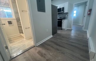 1 bed, 1 bath, 700 sqft, $1,195, Unit Apt B