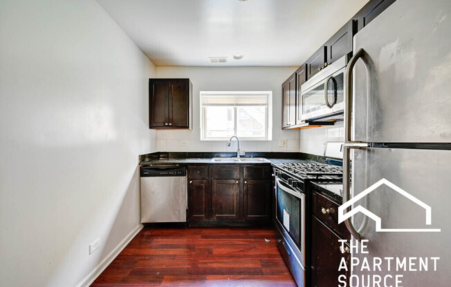 2534 W FITCH AVE