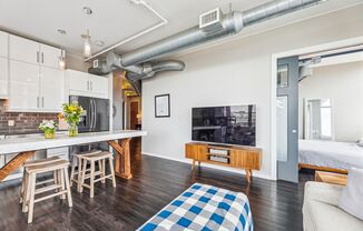 2 beds, 2 baths, $4,000, Unit # 1017
