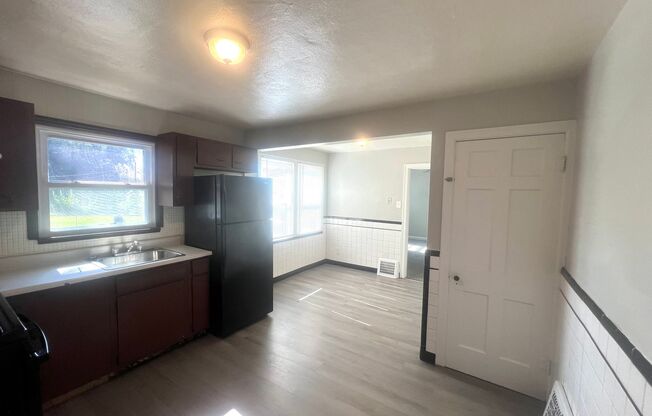 2 beds, 1 bath, $1,050