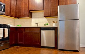 Studio, 1 bath, 500 sqft, $1,075, Unit Unit 206