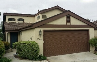 View 2bed 2.5bath, 3 Balconies, 2 Car Garage, pool in Tierrasanta!
