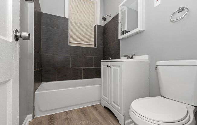 1 bed, 1 bath, 580 sqft, $1,595, Unit 4232 1/2 - 1W