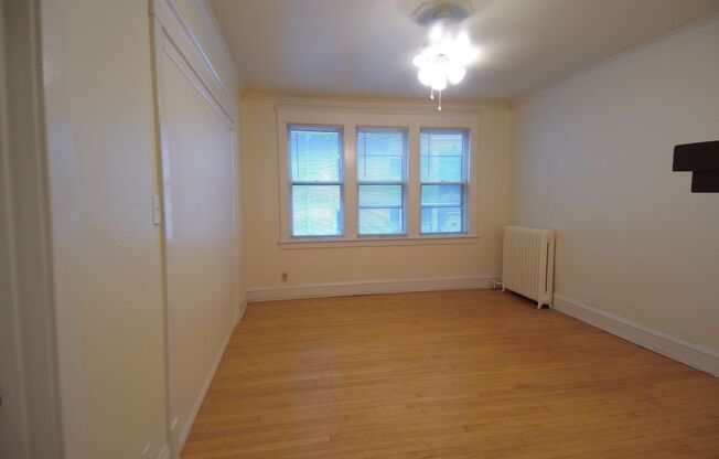 2 beds, 1 bath, 915 sqft, $1,400, Unit 3059 N Maryland Ave C, Milwaukee, WI 53211