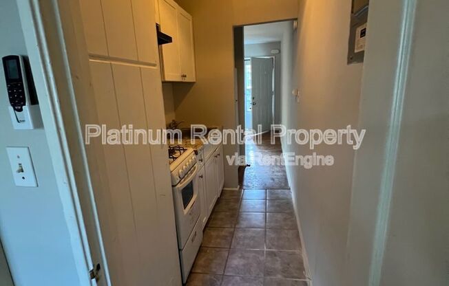 1 bed, 1 bath, 550 sqft, $1,000, Unit 6