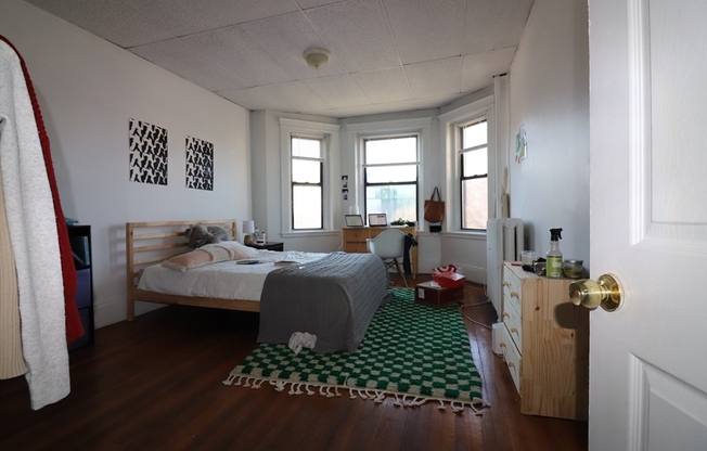3 beds, 1 bath, $4,795, Unit 10