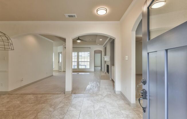 Gorgeous 3 Bedroom Ready for Immediate Move In!