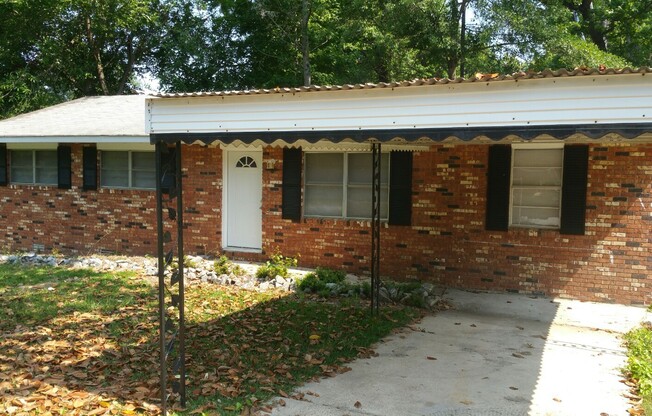 3 beds, 1 bath, $1,250