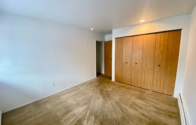 2 beds, 1 bath, 1,000 sqft, $1,295, Unit 106