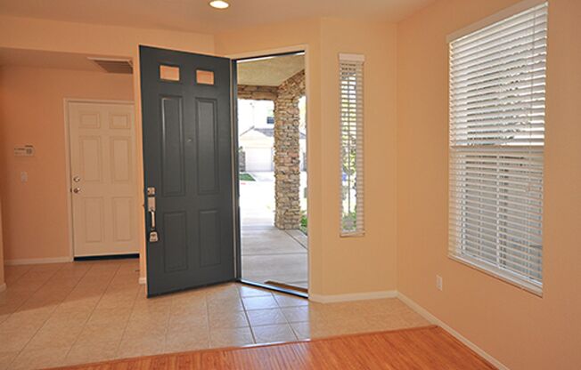 Spacious 5 Bedroom Family Home in Rancho del Oro!