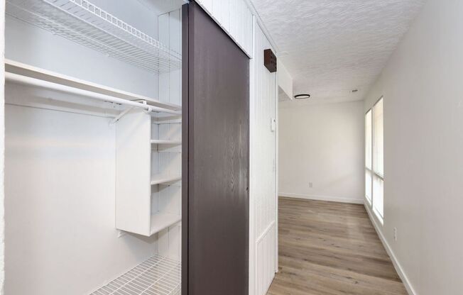 1 bed, 1 bath, 720 sqft, $1,095, Unit UNIT 12