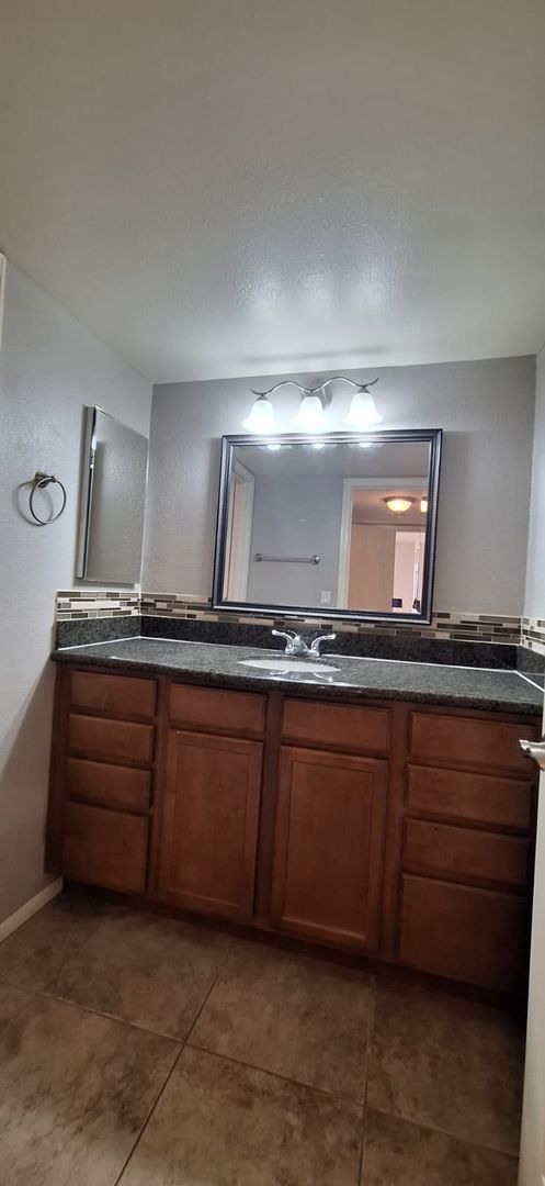 1 bed, 1 bath, $1,075, Unit # #C 28