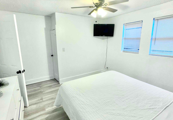 1211 E 18 AVE