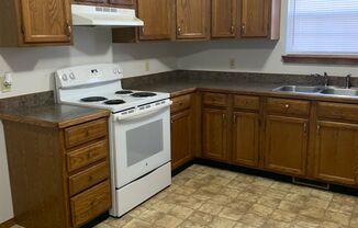 3 beds, 1 bath, $925