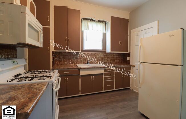 Studio, 1 bath, 552 sqft, $700, Unit Apt B