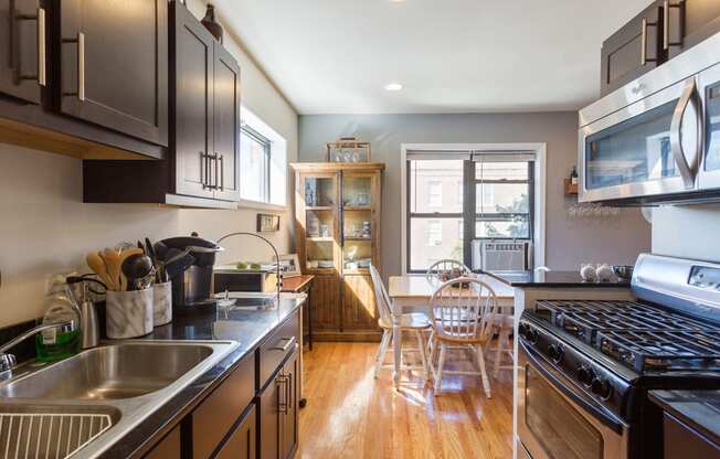 Welcome to Wilson Court at 1901 W Wilson Ave.