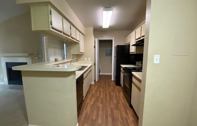 2 BEDROOM 2 BATHROOM CONDO FOR RENT / REGENCY GARDENS