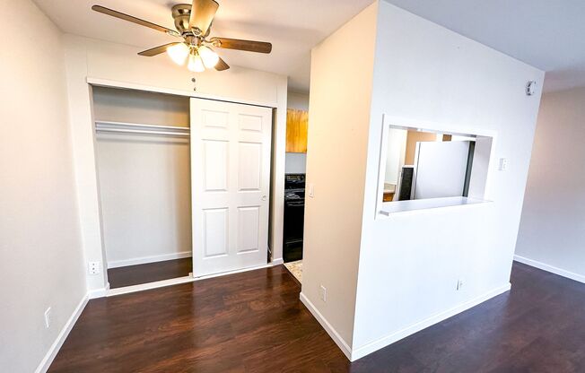 Studio, 1 bath, 384 sqft, $1,395, Unit 403