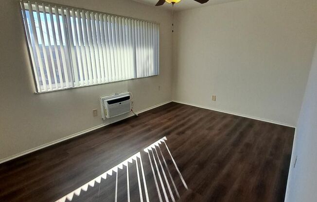 2 beds, 1 bath, 720 sqft, $950, Unit 9343F