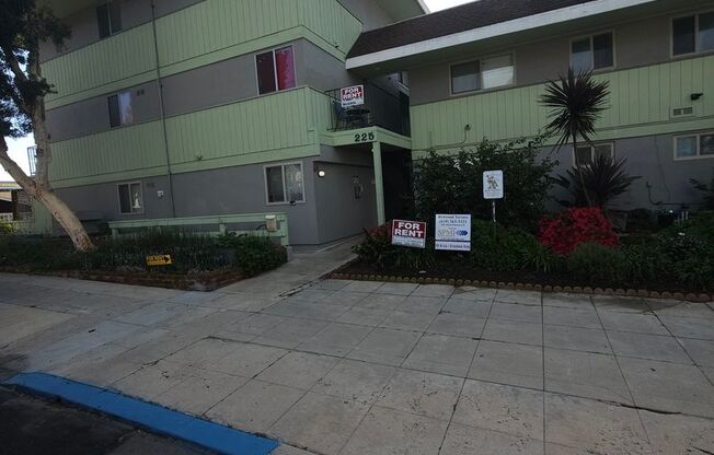 1 bed, 1 bath, 400 sqft, $1,725, Unit 12