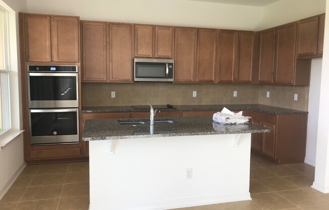 5 Bedroom 3.5 Bathroom Family Home at Windstone in Windermere!