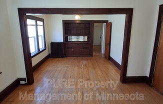 712 W 32 ST