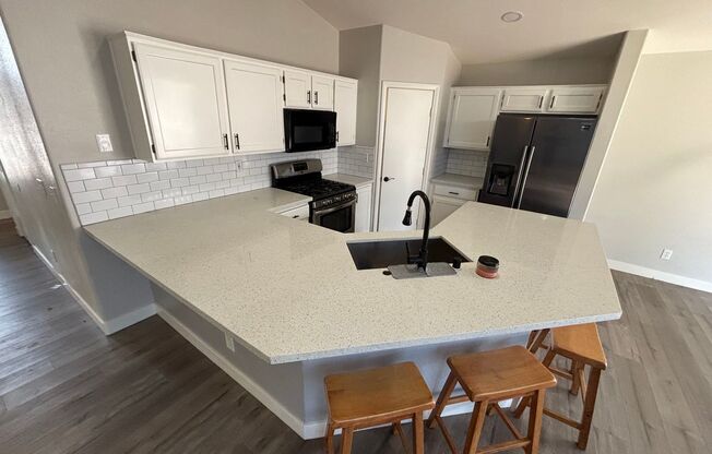 Gorgeous 3Bed/2Bath, 1-Story Home located in the NW part of the valley