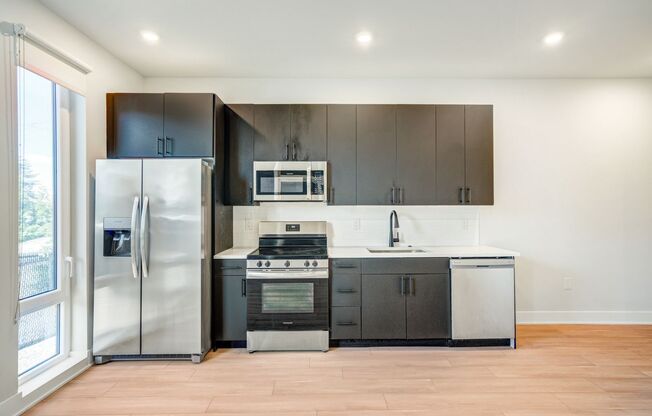 1 bed, 1 bath, 730 sqft, $1,600, Unit 208