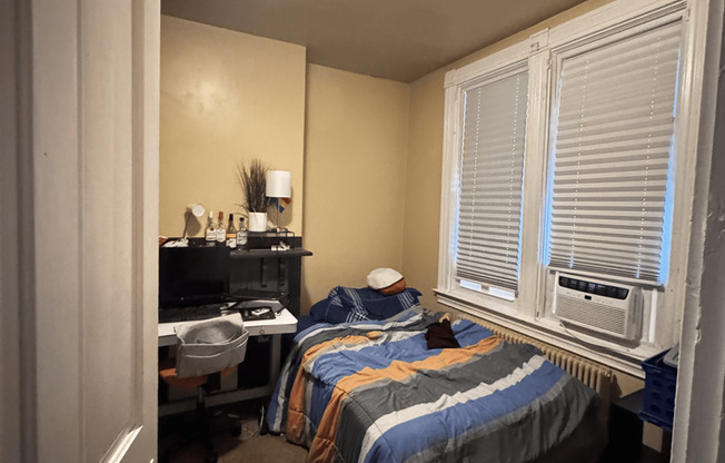 Oakland 3 Bedroom with Parking – Available August 1st, 2026