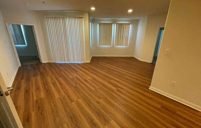 2 beds, 2.5 baths, 1,296 sqft, $3,200, Unit 8714-208