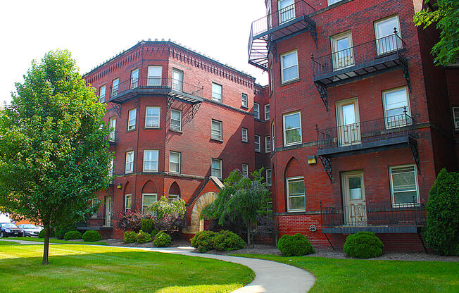 Outdoor Walkway with Terraces at Tremont Terraces Apartments, Integrity Realty LLC, Cleveland, OH