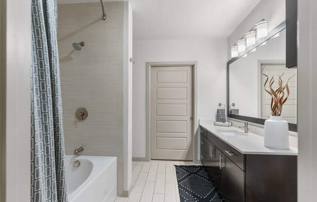 Apartments for Rent in Uptown Dallas - Stella Apartments - Bathroom