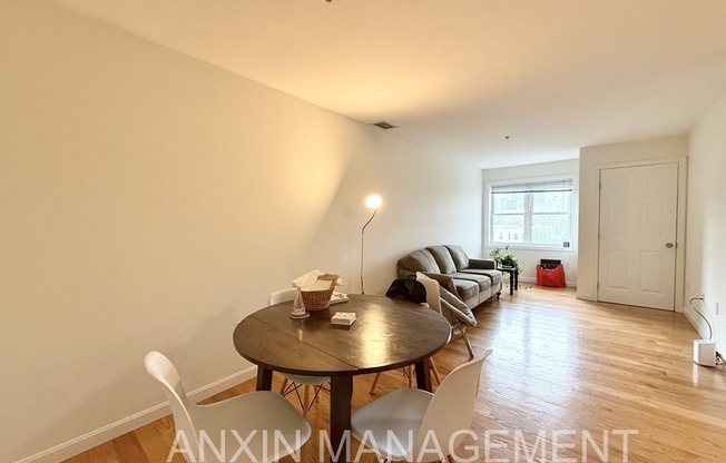 2 beds, 1 bath, 900 sqft, $3,550, Unit 401