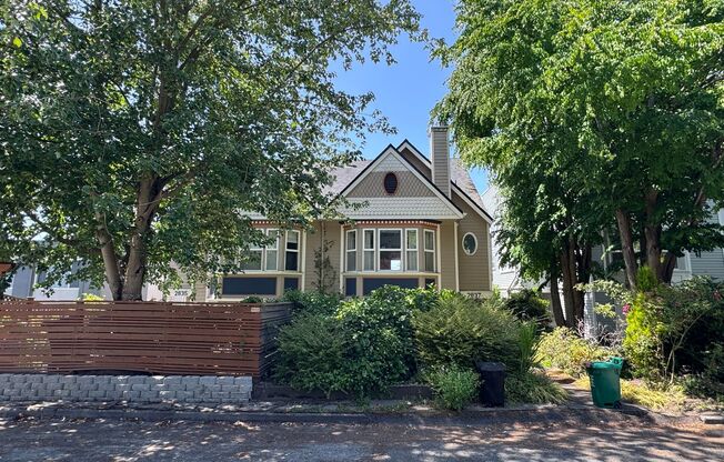 Stylish 3BR Queen Anne Townhome