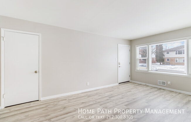 147 S GRAND AVE
