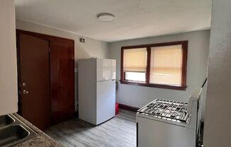 2 beds, 1 bath, 2 sqft, $950